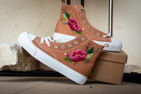 Sneakers alte donna ricamate a mano Frores